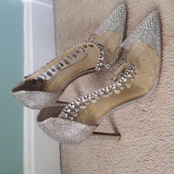 Women's Shoes - Picture 3 of 3